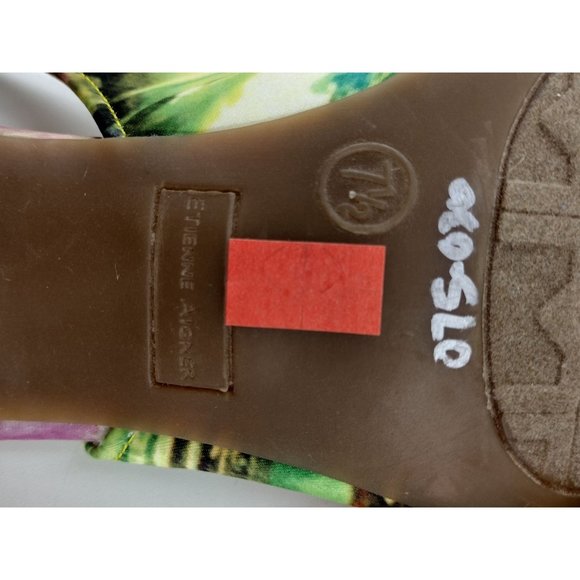 Etienne Aigner E-Darla Floral Slingback, Peep-toe Size 7.5 with 3in. Heels - Picture 7 of 8